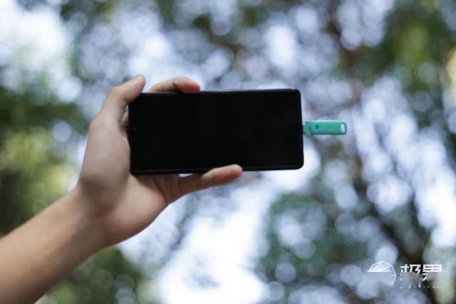 手机|摄影师的救命稻草：闪存小火箭轻松导片儿秒上传，手机电脑转换自如！