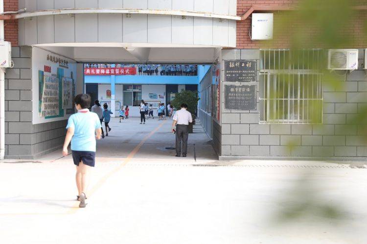 济宁市|济宁市任城区15所新建校园迎来“开学第一课”