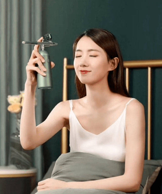 辣妈|拥有2个孩子的35岁辣妈，却依旧是一张少女脸，她一语道破衰老真相......