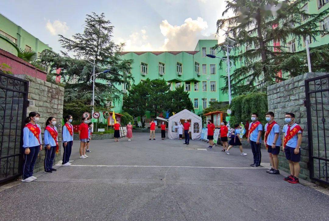 2020新学年,用"开学第一课"开启新航程!_龙柏