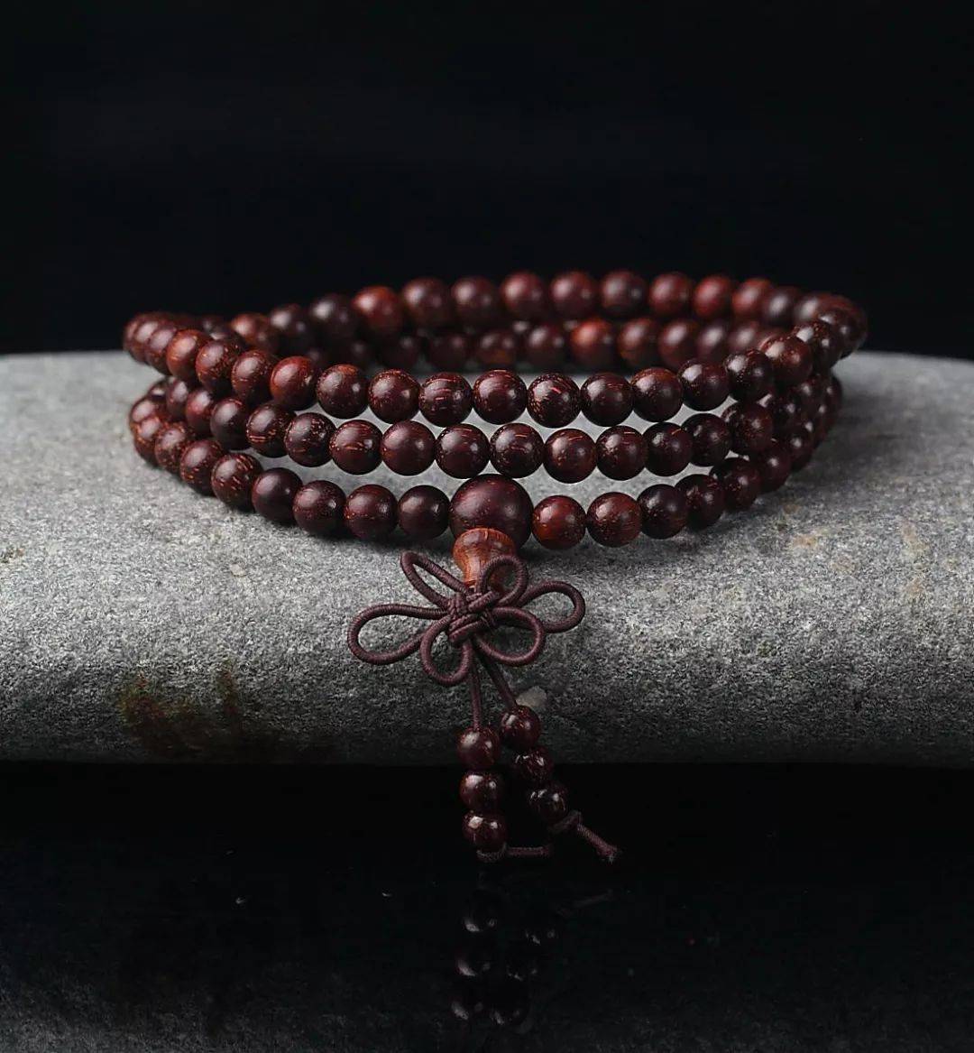 五行|戴什么最转运！命里喜火戴南红，命里缺土戴蜜蜡……（太准了）