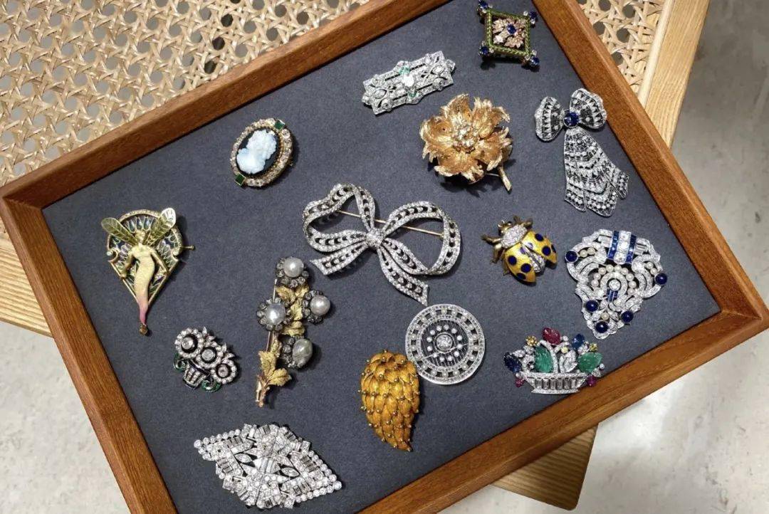 杜华|为什么霍汶希一出现，杜华女士就成了“华华子”？