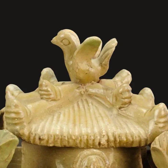 如果文物会说话|三国吴•青瓷堆塑人物楼阙魂瓶_搜狐网