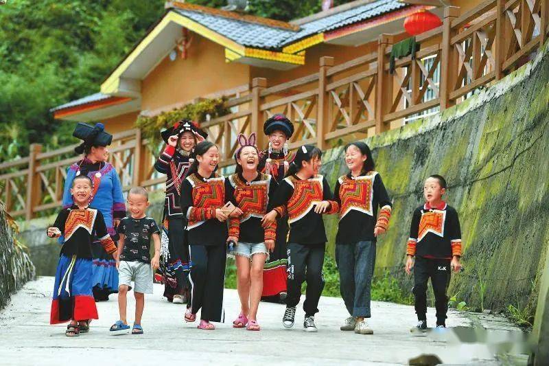 雪山镇有多少人口_北流隆盛镇有多少人口(2)