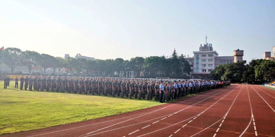 浙江交通技师学院举行2020级新生开学典礼暨军训动员大会