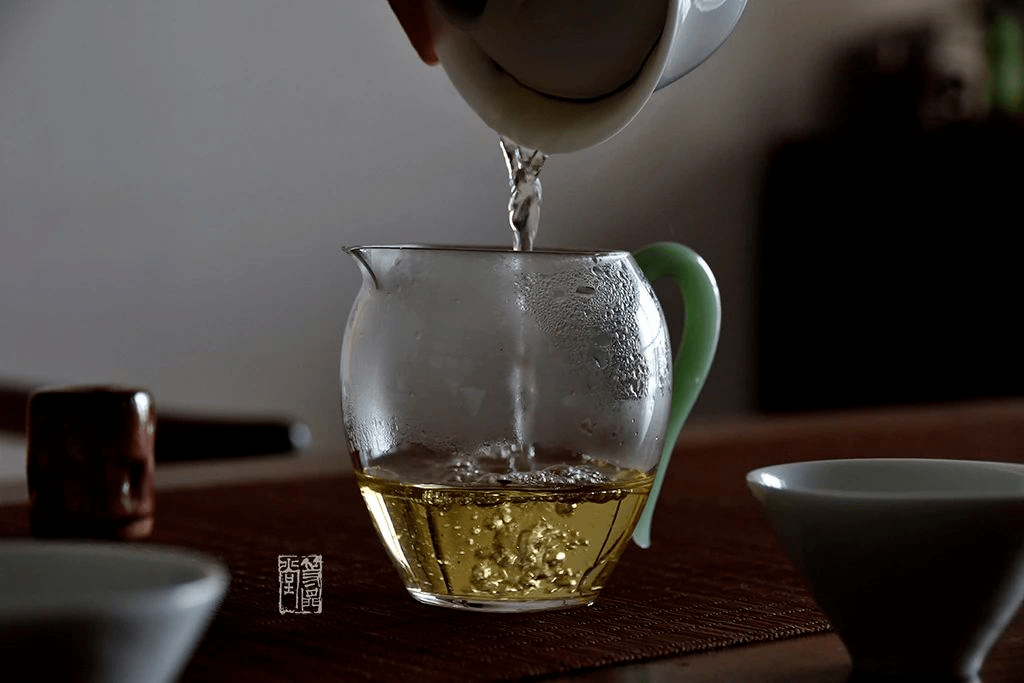 白牡丹|纠结选哪个好？同一批原料的高山寿眉散茶和饼茶