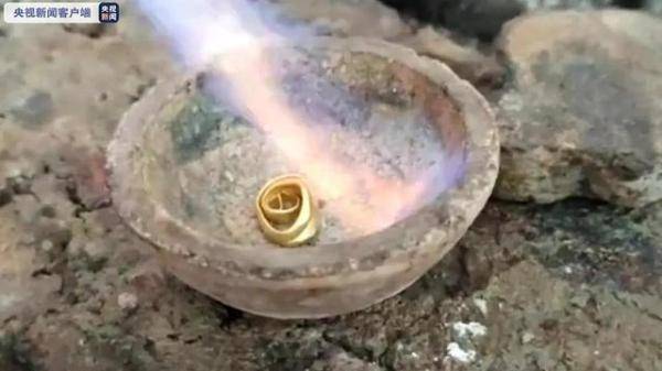 老人请当心！金镯子越洗越轻 警方抓获“偷金术