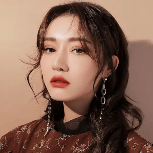 颜色|这份妆容+穿搭请收好，这个秋天美得与众不同就靠它了......