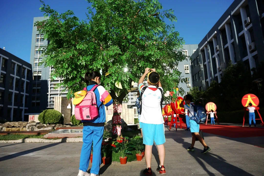 中小学|离开最久的孩子要回来了！明天北京中小学实现全员返校开学