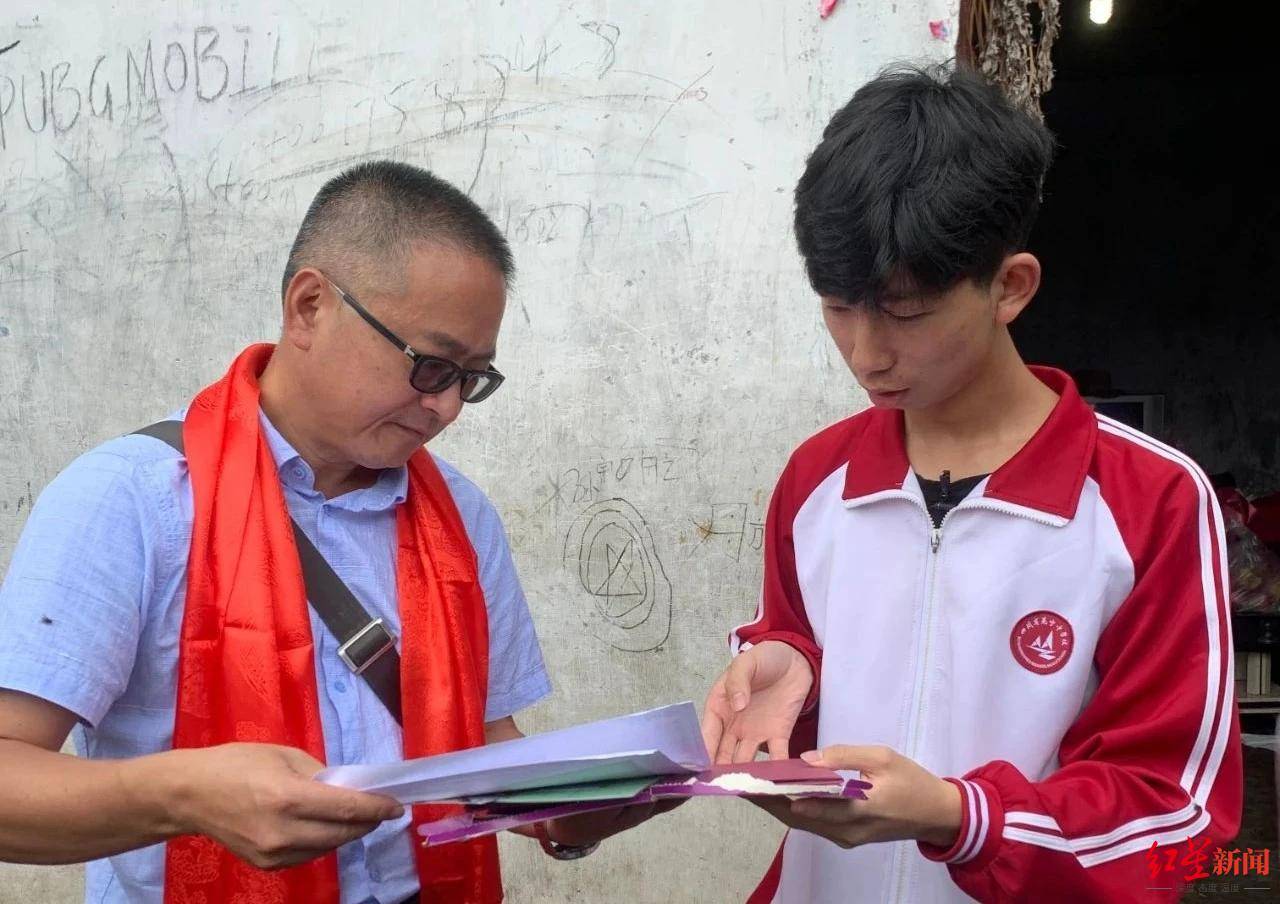 孙川|优秀！收到清华录取通知书前他还在工地打工 四川冕宁一学子和学校获奖10万