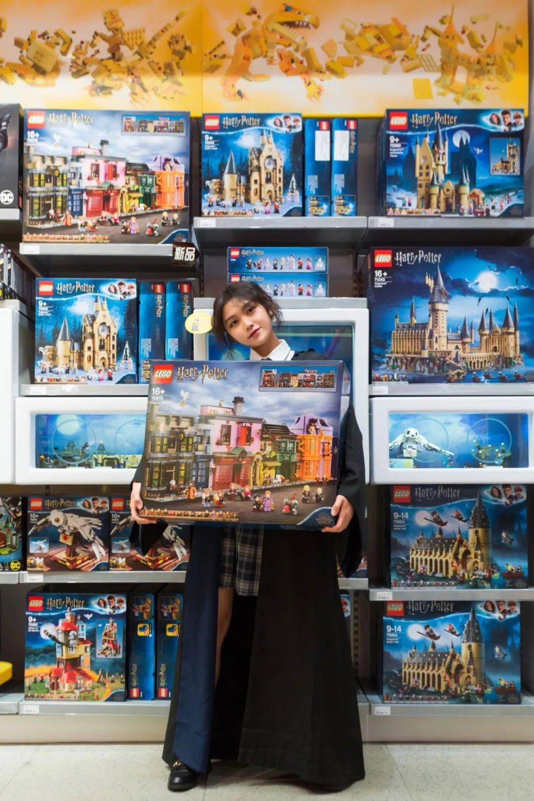 哈利波特|巫师们速来集合！乐高旗舰店要过生日啦，还把对角巷搬到了王府井！