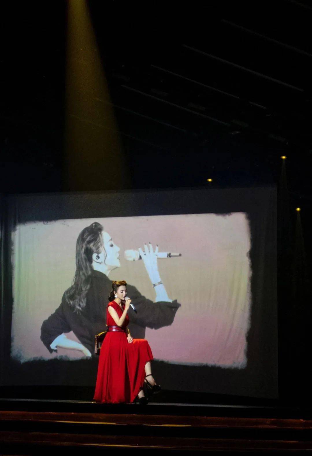 人间|人间真实我朵姐，成不成团她就在那里，继续发光！