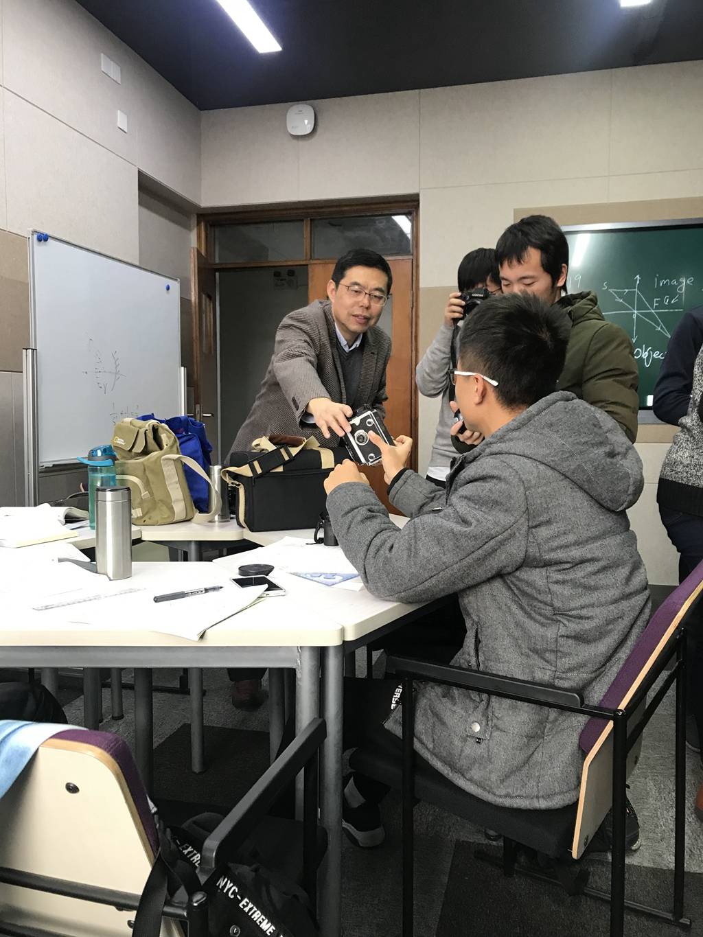 指导|新时代奋斗者｜指导学生发6篇SCI，这位老师“翻转课堂”