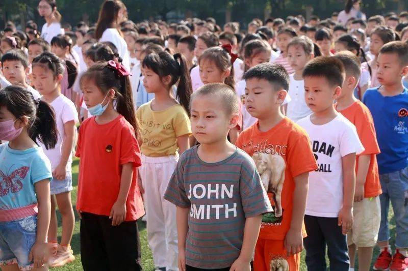 扣好人生第一粒扣子——长安中心小学一年级新生入学仪式