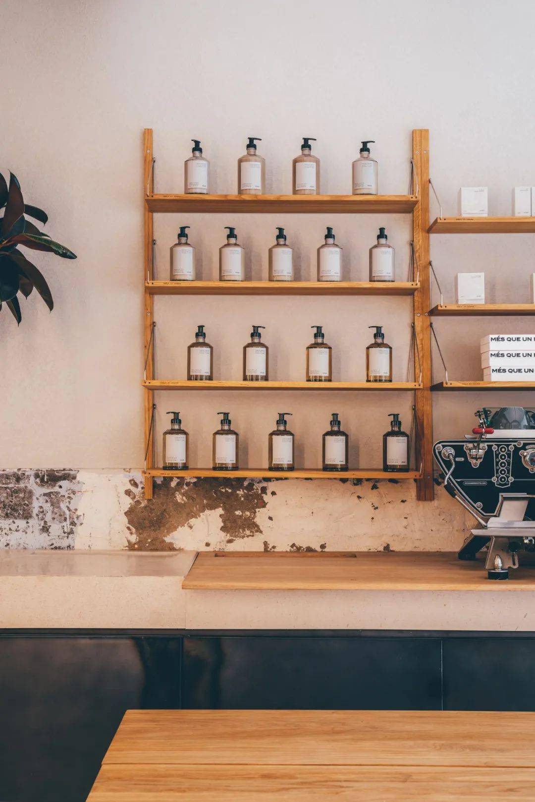 shop|编辑之选｜凭设计出圈的酒吧主理人Derek，又开了一家“拒绝被定义”的家居集合店