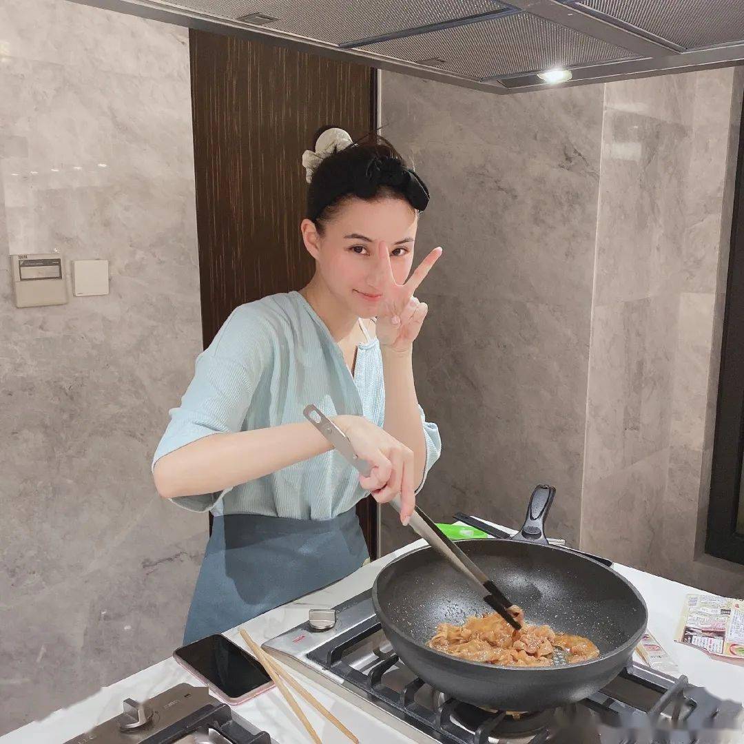 窦骁|赌王千金何超莲和窦骁要修成正果了？她可能是最“接地气”的大小姐了！