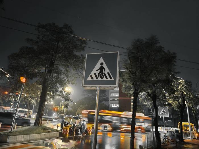 测评盘点|iQOO 5 Pro评测：手机里的赛车，出道直达巅峰！