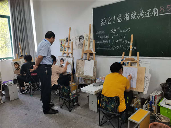 铜陵|以美育人，让孩子精彩起来——记铜陵市第十七中学校长唐传国