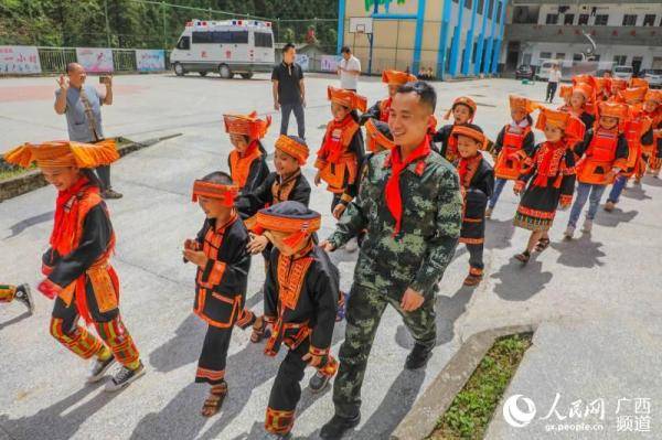 果志远|武警官兵走访慰问援建学校共度“别样”教师节