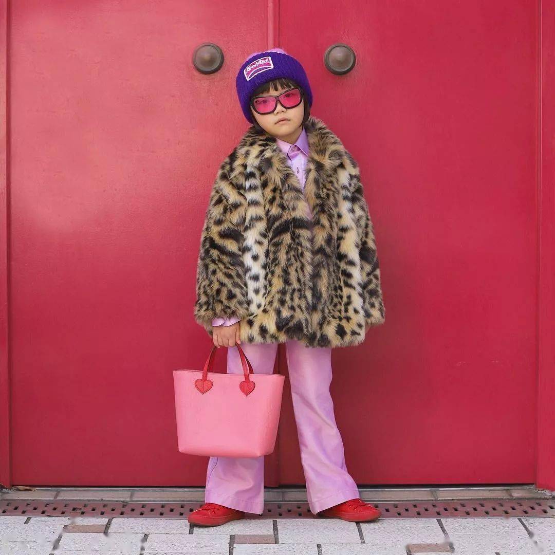 爸爸妈妈|月入10万，9岁＂权志龙＂爆火Ins，Chanel、Gucci争宠她： 现在的小学生太时髦了！