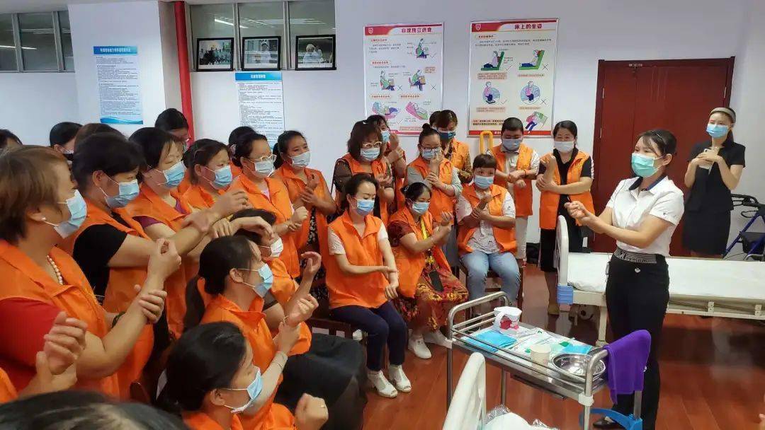 巾帼家政技能培训 助力女性就业创业 ——武汉市巾帼家政服务技能培训班如火如荼进行中_妇女