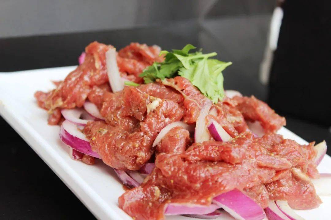 京皇|99元抢原价260元【京皇·南城石锅烤肉】2-3人餐！手切鲜牛/羊肉、风干肠、五花肉、鸡腿肉、鱼豆腐...