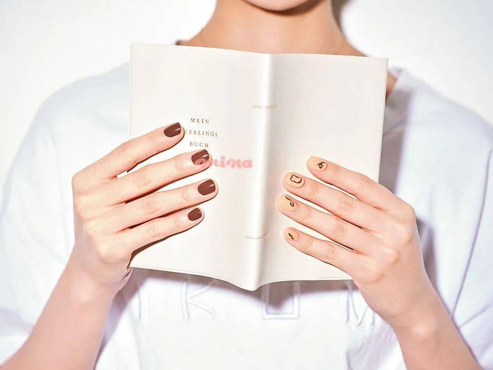 夏末|夏末时节 演绎极致的微色彩美甲