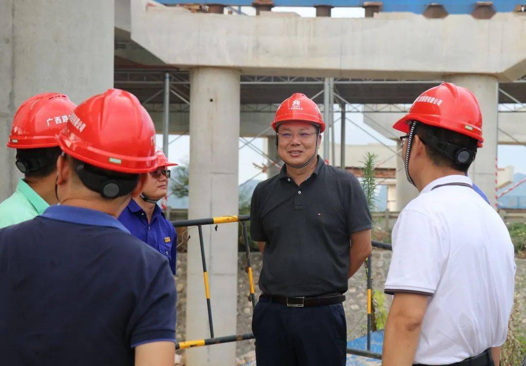 全力冲刺旱季施工道桥分公司党委书记总经理邢俊平到新柳南高速510标
