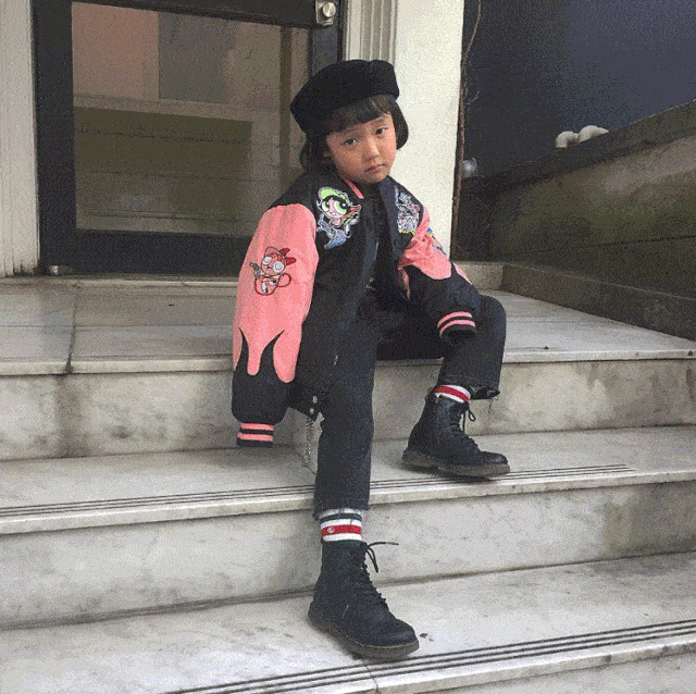 爸爸妈妈|月入10万，9岁＂权志龙＂爆火Ins，Chanel、Gucci争宠她： 现在的小学生太时髦了！