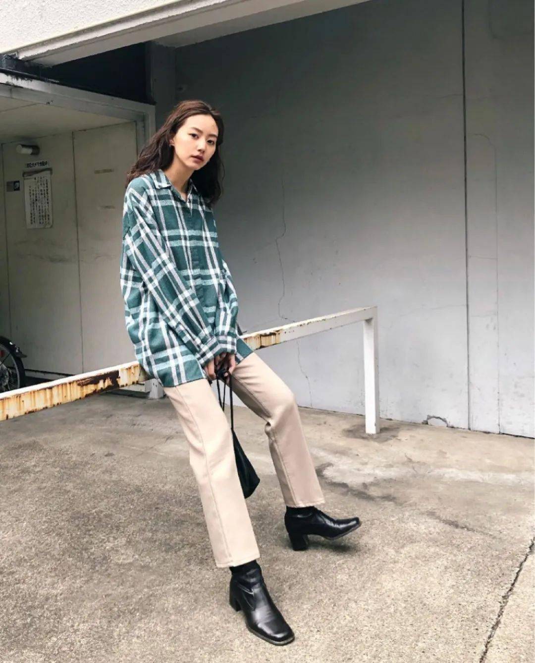 仙女们|格纹衫 + 短靴，早秋这么穿A到爆 ！