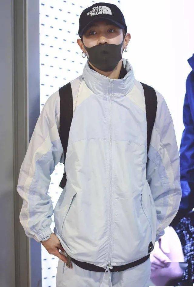 造型|最烂大街的男生双肩包你中招了吗？