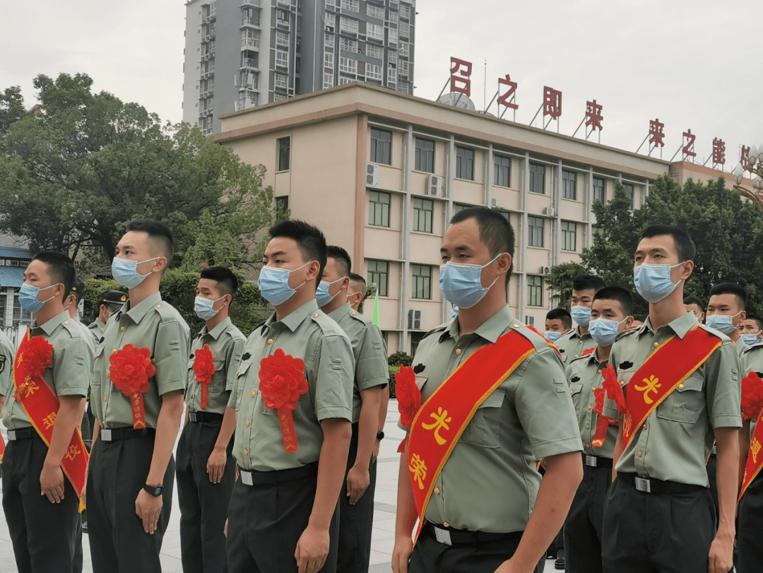 又是一年离别季63790部队为退役士兵举行告别仪式