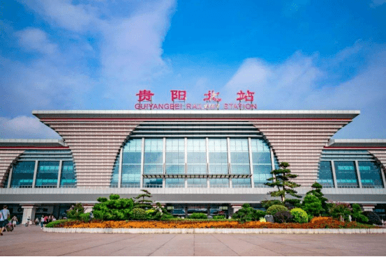 高速铁路 成贵高速高铁,渝黔高铁 以及贵开城际和贵阳环铁多条铁路线