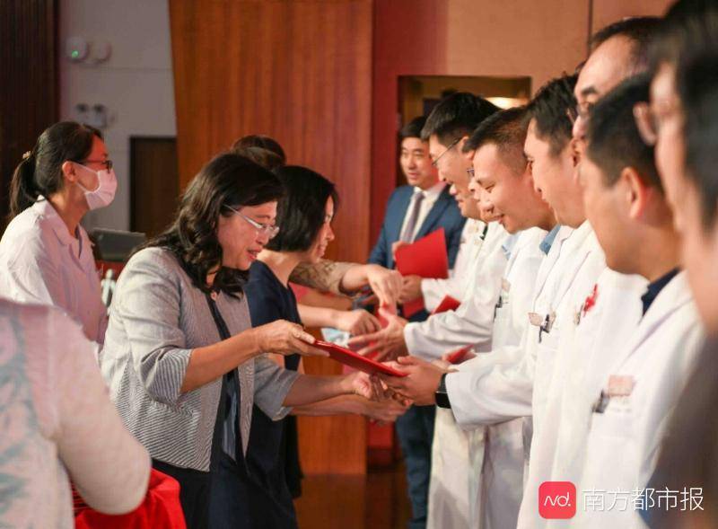 辅导员|医学大咖兼职研究生辅导员，要培养出更多更优秀的“后浪”