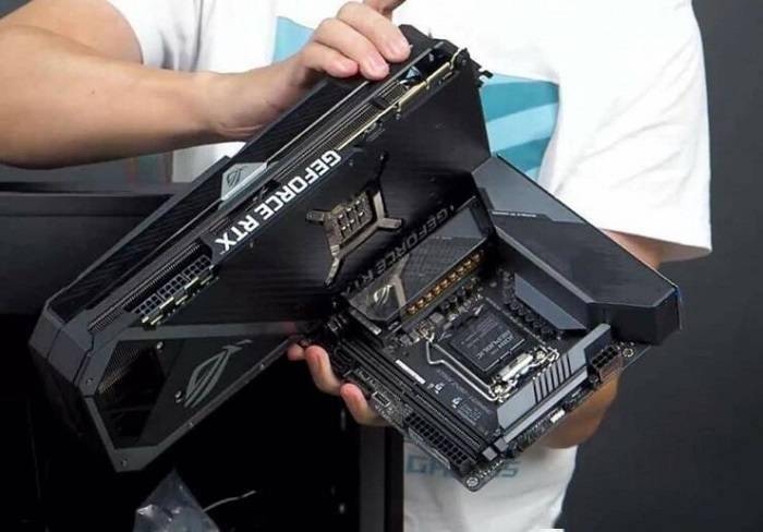 三槽巨兽:英伟达geforce rtx 3090公版显卡实物曝光