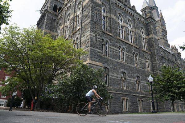 美国|线上教育瘫痪、返校加剧感染 美国学生太难了……