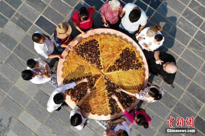 中秋|超乎想象！古代也有“超级月饼”，所绘图案很精致