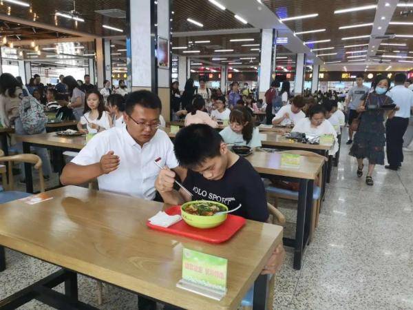 19岁|姚俊鹏，报到入学！