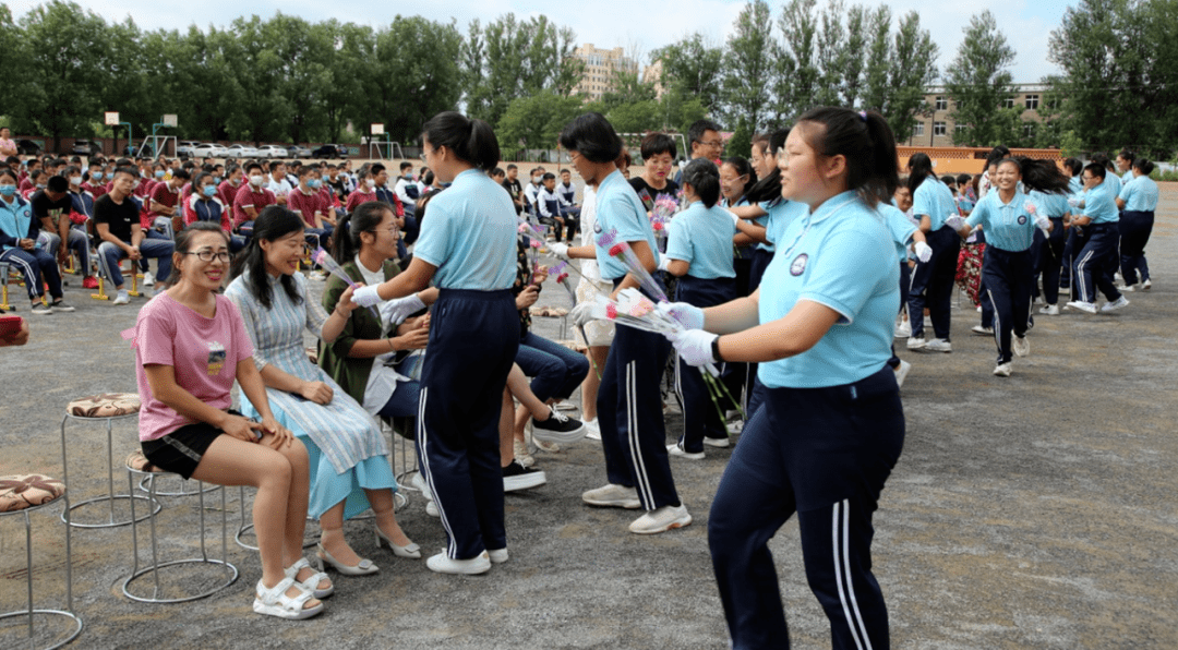 普兰店区第十六中学庆祝第36个教师节_老师