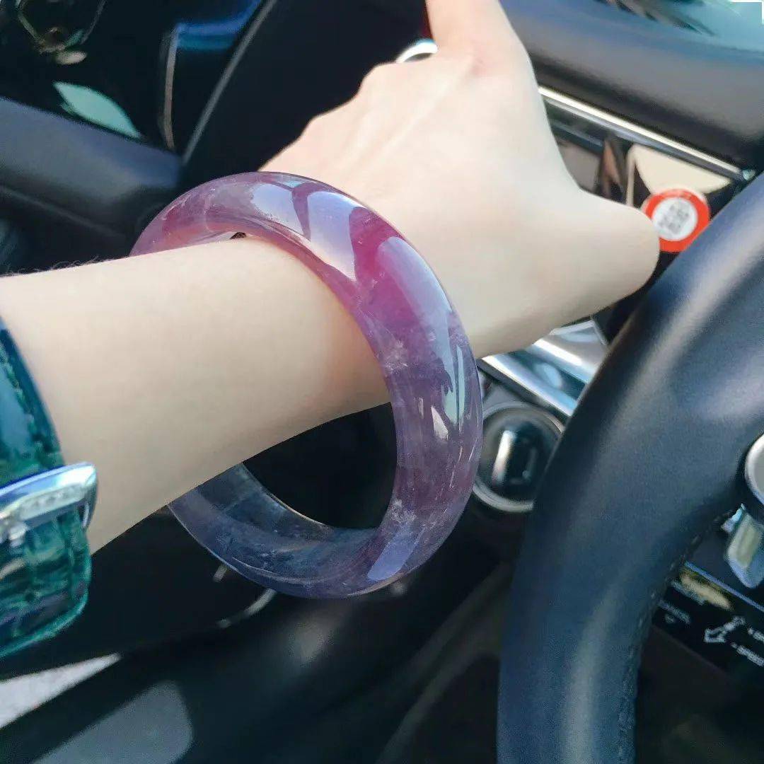 区别|女人戴珠宝和戴黄金首饰有什么区别？