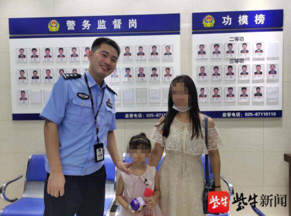 南京|4岁萌娃随爸妈来南京夫子庙游玩，刚下了车就跑丢，幸好……