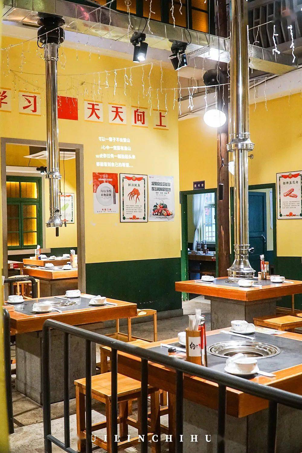 店里|在教室里吃烤肉！6.8折还送肉送饮料！