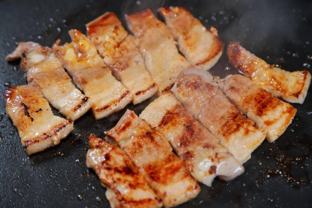 入口|人均30+吃烤肉!天河城这家260 ㎡的韩式石板烤肉来了!安格斯西冷牛排、厚切五花肉、蟹肉、风干肠…性价比真是绝了!