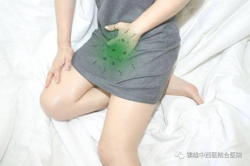 白色稠厚:呈凝乳或豆腐渣样白带,伴有外阴瘙痒,灼痛,性交痛以及尿痛