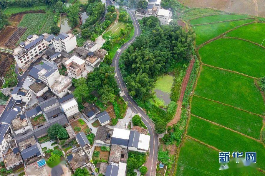 无人机航拍青秀区乡村道路"最美风光线"(刘圩镇刘圩村罗坡段).