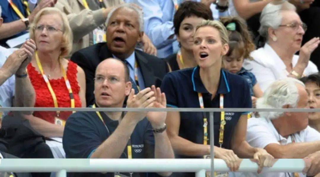 婚纱|巩俐差点当王妃？最终却输给更年轻的她？哭着穿上20000多颗珍珠婚纱…