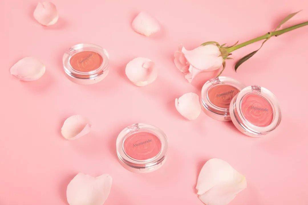 亮片|对准新娘们说：结婚时间可以重合，但妆容不可以！