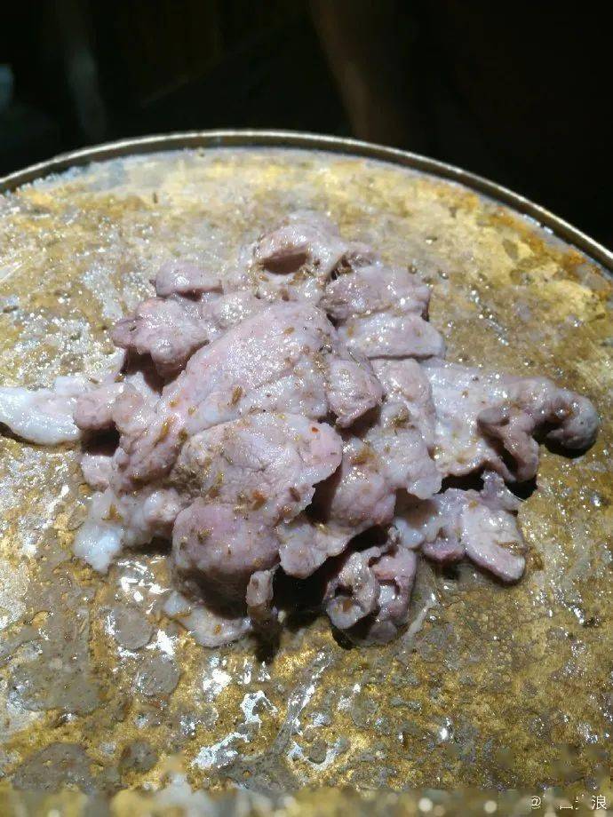 “炙肉”加铜锅涮肉这个吃法，估计当年在西安的慈禧太后都享受不到～