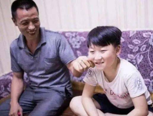 李佳薇|女明星“沦落”为售楼小姐，外卖员暴增58万：体面算个屁，我只想活着