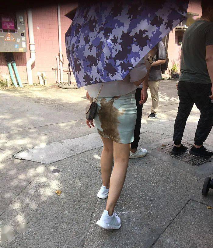 设计的|这衣服是鬼设计的吗？已经跟不上潮流了？